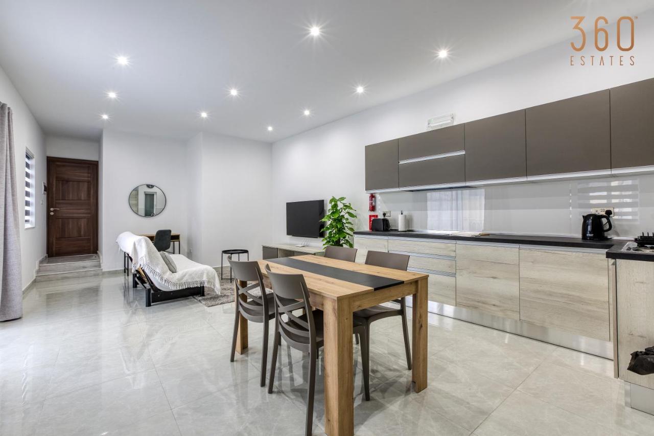 A Lovely 1Br Home With Balcony Just Off The Coast By 360 Estates Saint Julian's エクステリア 写真